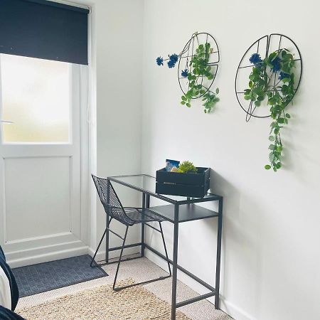 Lovely 1 Bed Home Near Hospital, With Parking & Garden Work Contractor Leisure, Sapphire 剑桥 外观 照片