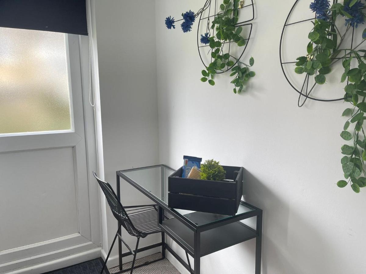 Lovely 1 Bed Home Near Hospital, With Parking & Garden Work Contractor Leisure, Sapphire 剑桥 外观 照片